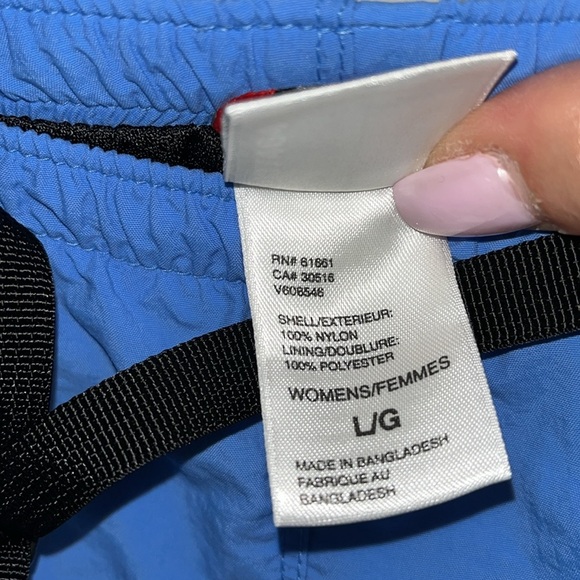 The North Face WOMEN'S belted lined shorts pockets Sz Lg in blue - Picture 8 of 11